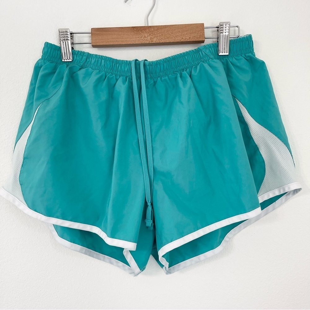 Nike Size L White & Green Nike Women’s Athletic Running Shorts